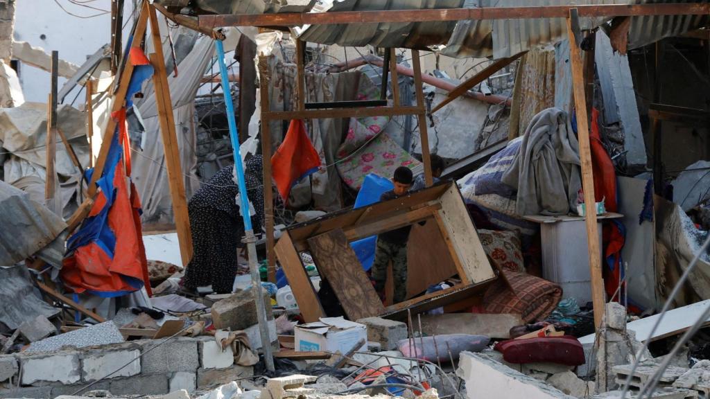 Destrucción provocada por los bombardeos israelíes en Jan Junis.