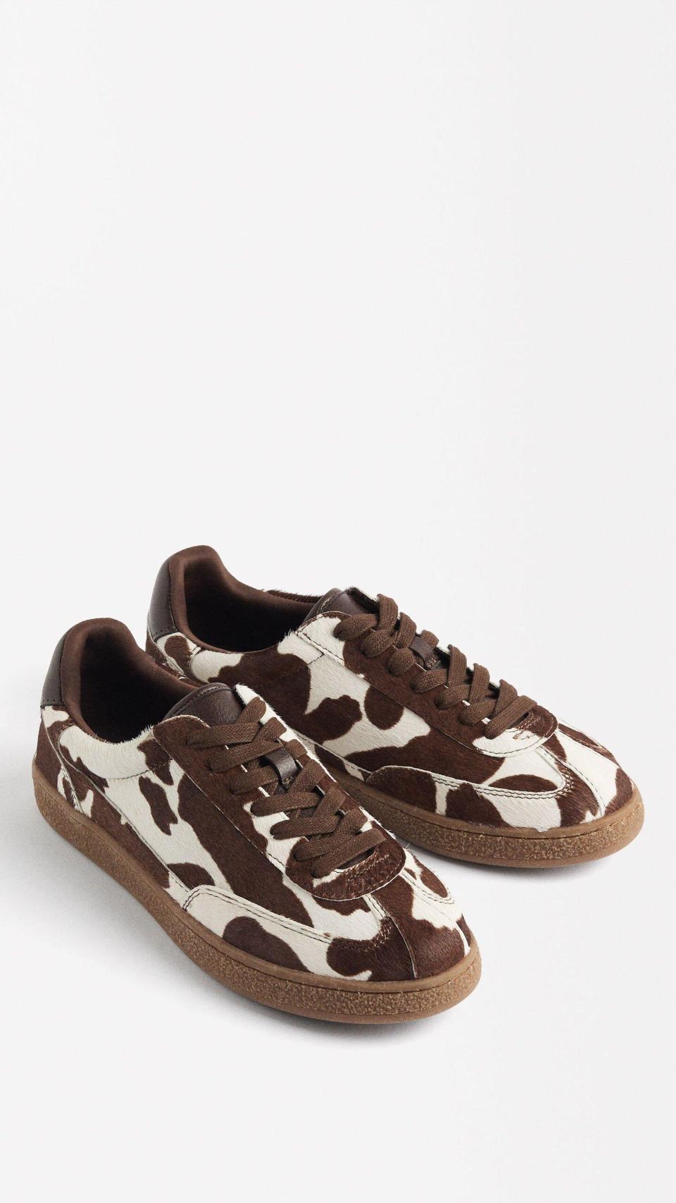 Zapatillas de piel con estampado animal de Parfois.