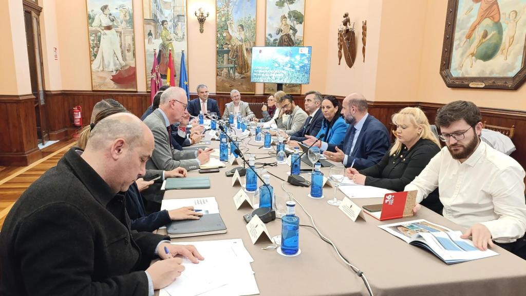 La Comisión Interadministrativa del Mar Menor, este martes, en el Real Casino de Murcia.