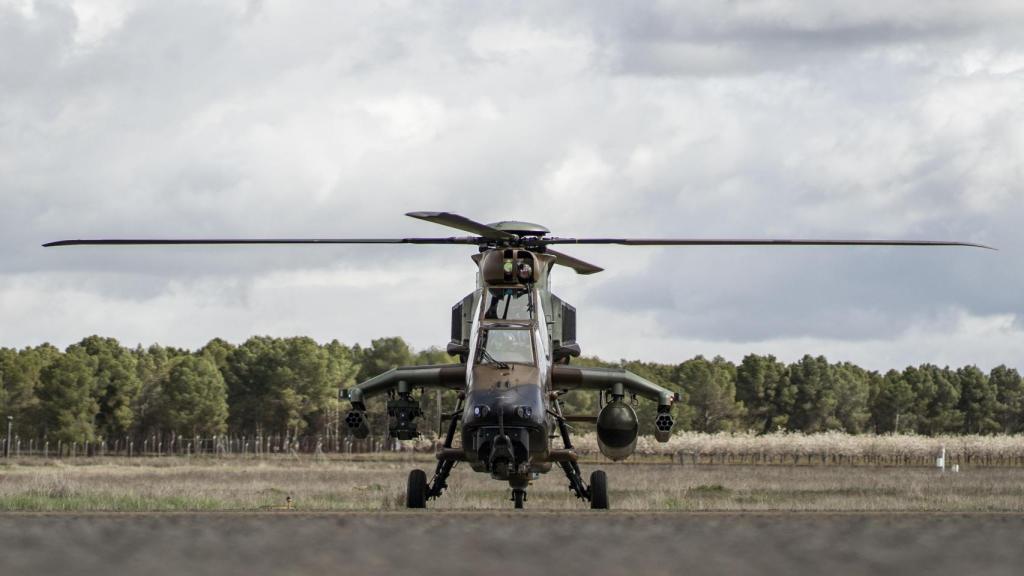 Un Tigre visto frontalmente donde se aprecia su reducida silueta frontal debido a la configuración de cabina en tándem