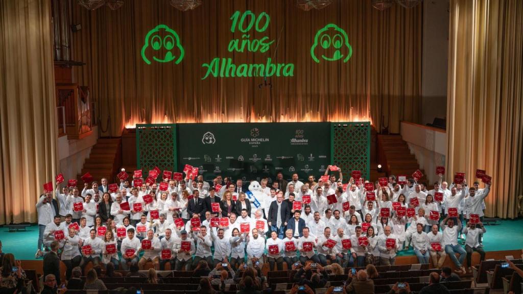 Foto de familia del acto de entrega de los Bib Gourmand 2025