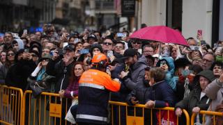 EuropaPress_6564999_decenas_personas_primera_mascleta_suspension_lluvias_marzo_2025_valencia