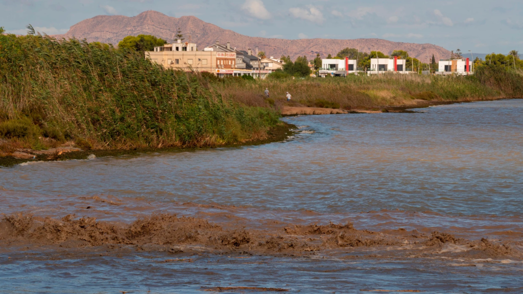 Una foto de archivo de la desembocadura de la Rambla del Albujón al Mar Menor.