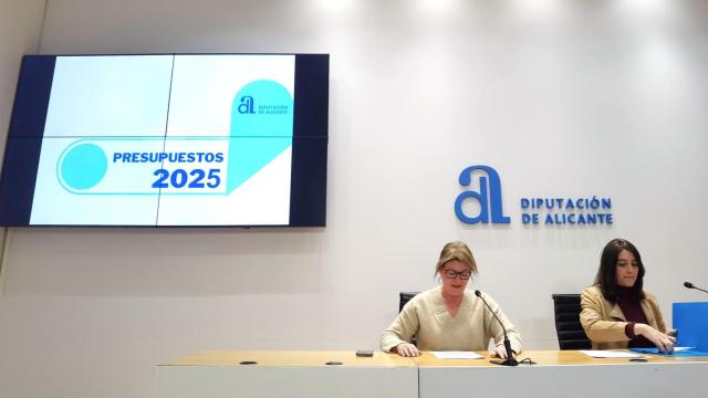 Las vicepresidentas Ana Serna y Marina Sáez, en la presentación de las cuentas en diciembre.