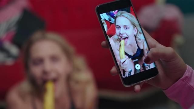 Un fotograma de la película 'Pleasure' (2021), dirigida por Ninja Thyberg