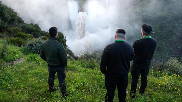 El último desembalse del pantano de Casasola en Málaga.