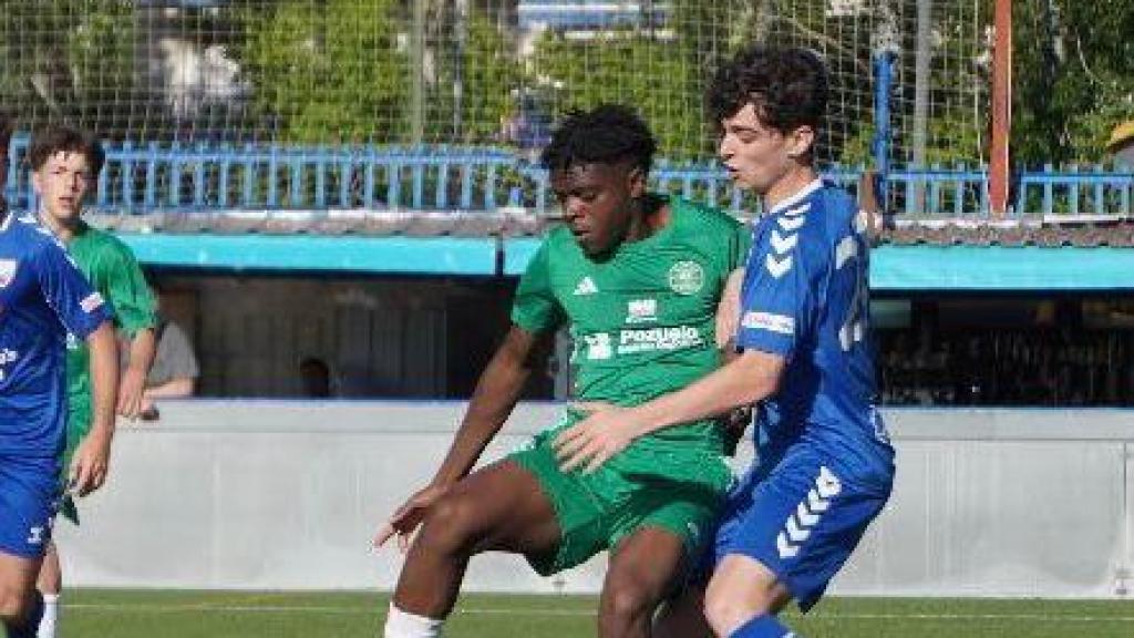 Luciano Mbela durante un partido con el CF Pozuelo esta temporada.