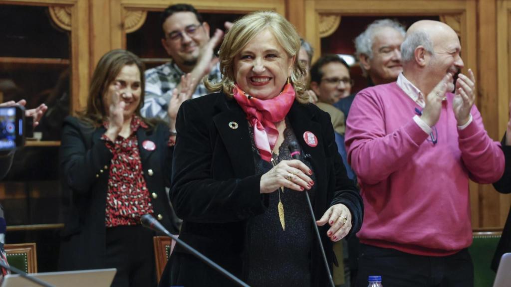 Rosa Bolea, junto a todo su equipo, celebra su victoria como primera rectora de la Universidad de Zaragoza