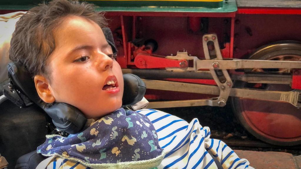 Leo Zamarreño, el niño que transforma los desafíos de la AME en una lección de vida