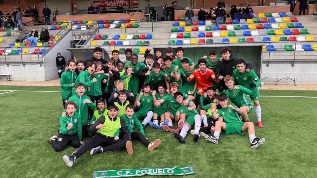La plantilla juvenil del CF Pozuelo.