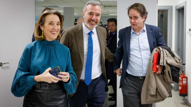 Cuca Gamarra, con Jorge Azcón y Roberto Bermúdez de Castro, este martes.