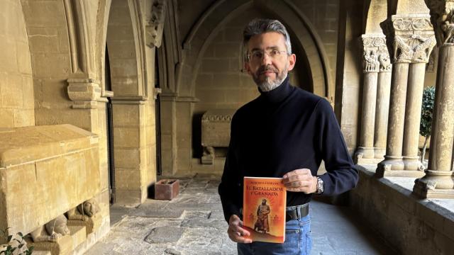 Alberto Cebrián, periodista y escritor, con su novela El Batallador y Granada.