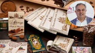 Imagen del Museo de Chocolate de Astorga junto a un primer plano del alcalde de la ciudad leonesa