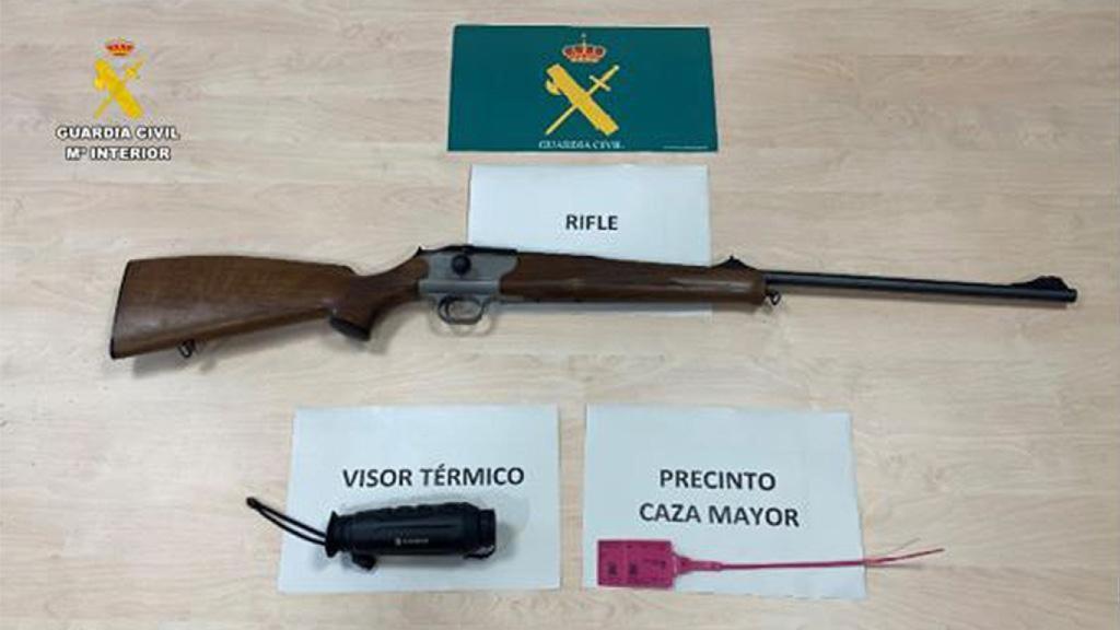 Material requisado por la Guardia Civil al furtivo