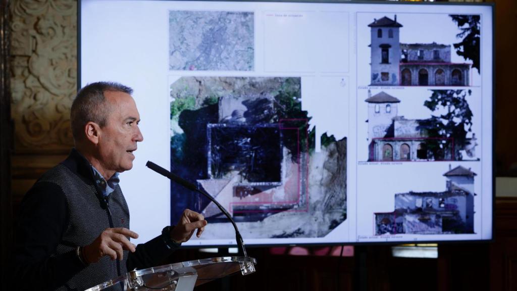 El concejal de Urbanismo y Vivienda del Ayuntamiento de Valladolid, Ignacio Zarandona, informa sobre la contratación de las obras de desmontaje, traslado y recolocación de la arquería histórica del Convento de la Merced Calzada de Valladolid.