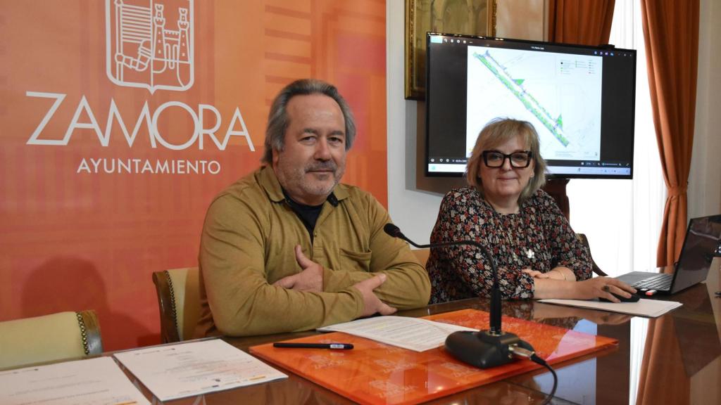 El alcalde de Zamora, Francisco Guarido; y la concejala de Fondos Europeos y Transformación Digital, Ana Belén González