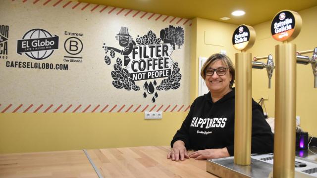 Emi Santos Peña, en el interior de su nueva cafetería