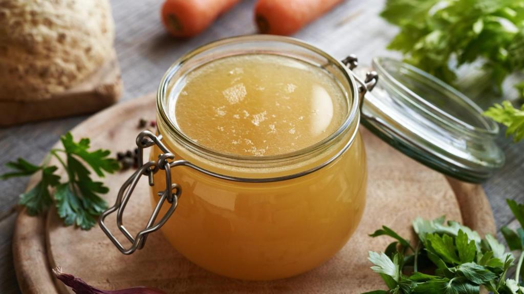 Un caldo casero (Imagen de archivo)