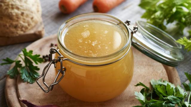 Un caldo casero (Imagen de archivo)