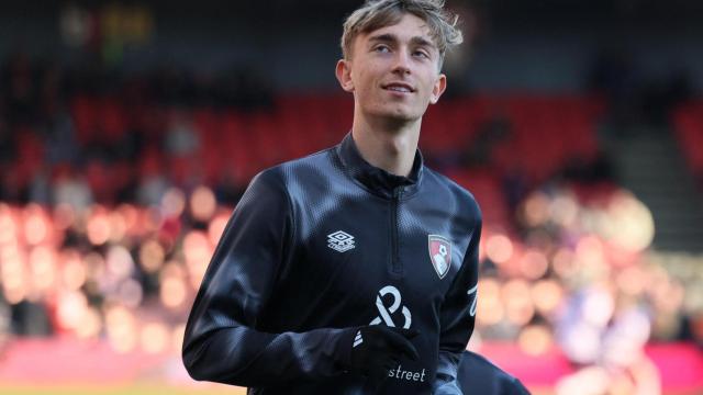 Dean Huijsen, en un calentamiento con el Bournemouth.