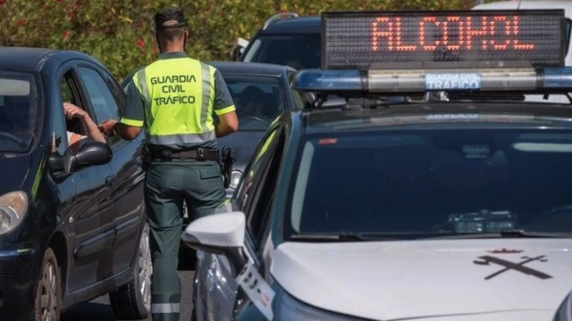 Control de alcoholemia en carretera de la Guardia Civil.