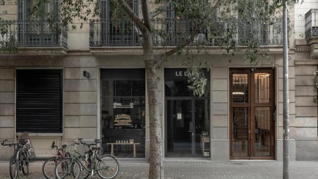Fachada exterior de  la nueva boutique de LE LABO en Barcelona