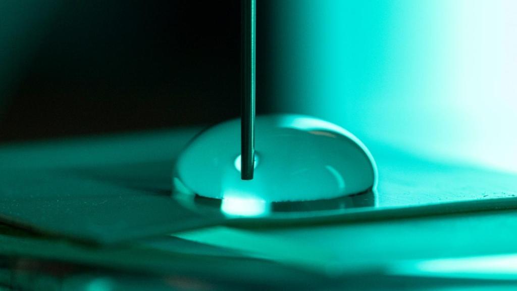 Los investigadores estudiaron con detalle la carga generada por las gotas de agua