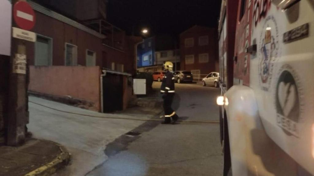 Declarado un incendio en una vivienda en Boiro.