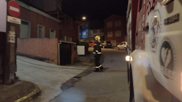 Declarado un incendio en una vivienda en Boiro.