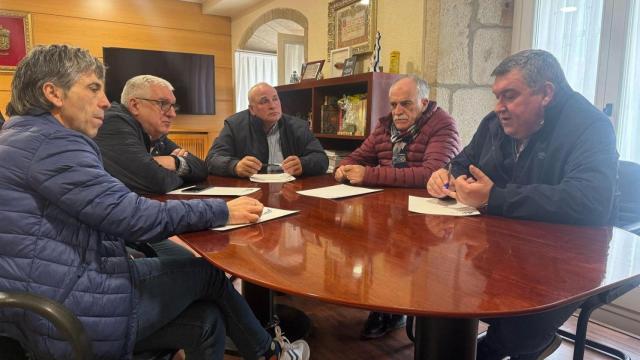 Reunión de los alcaldes de Agolada, Santiso, Melide, Arzúa y Toques.