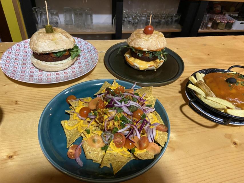 Algunos de los platos de TS A Casa, en Santiago.