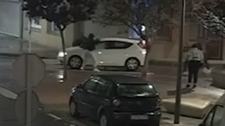 Ataque a machetazos en Fuensalida captado por una cámara de seguridad.