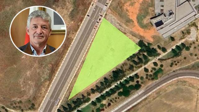 Sarbelio Fernández y el lugar en el que se ubicará el espacio para mayores