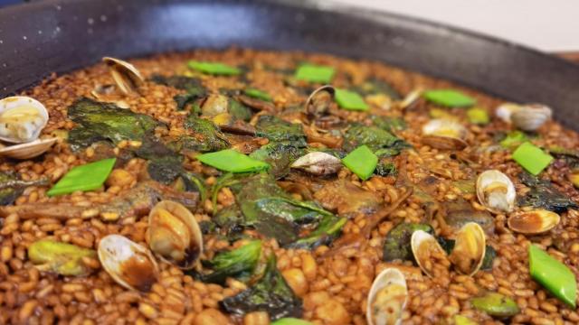 El arroz de rape y chirlas que preparan en este restaurante de Alicante con Bib Gourmand.