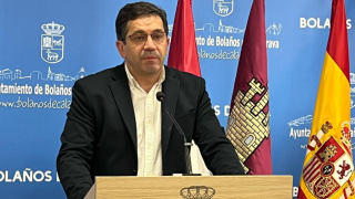 Miguel Ángel Valverde, alcalde de Bolaños de Calatrava (Ciudad Real), en rueda de prensa.