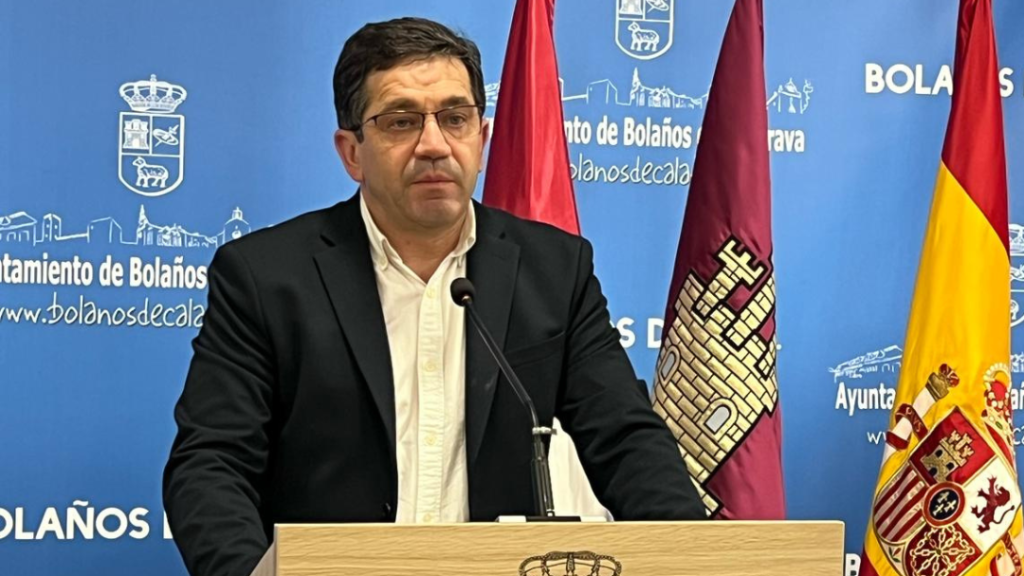 Miguel Ángel Valverde, alcalde de Bolaños de Calatrava (Ciudad Real), en rueda de prensa.