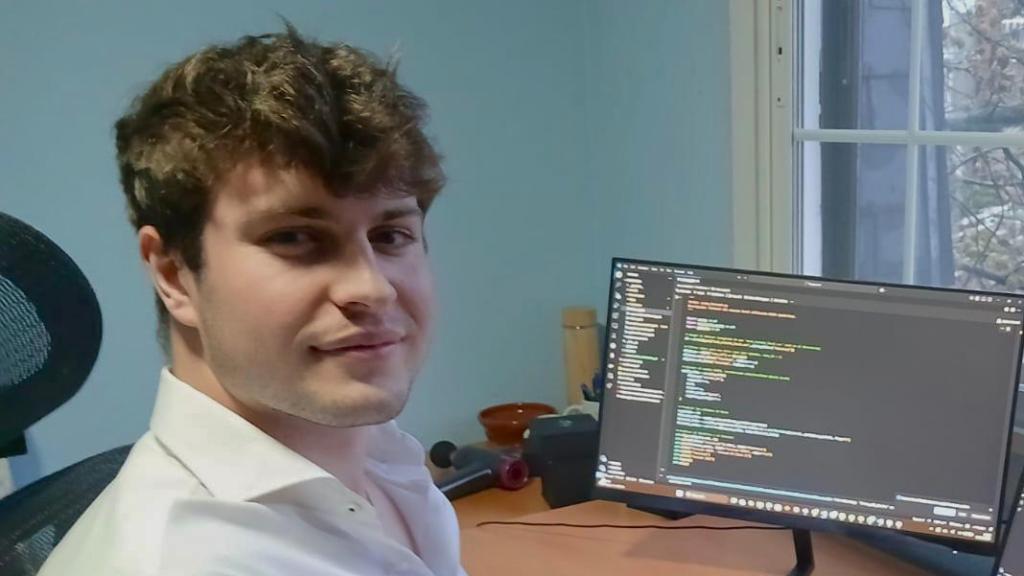 Alexander Bas, graduado en el doble grado en Matemática Computacional e Ingeniería del Software.