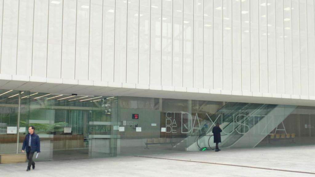 Acceso principal de la Ciudad de la Justicia de Vigo