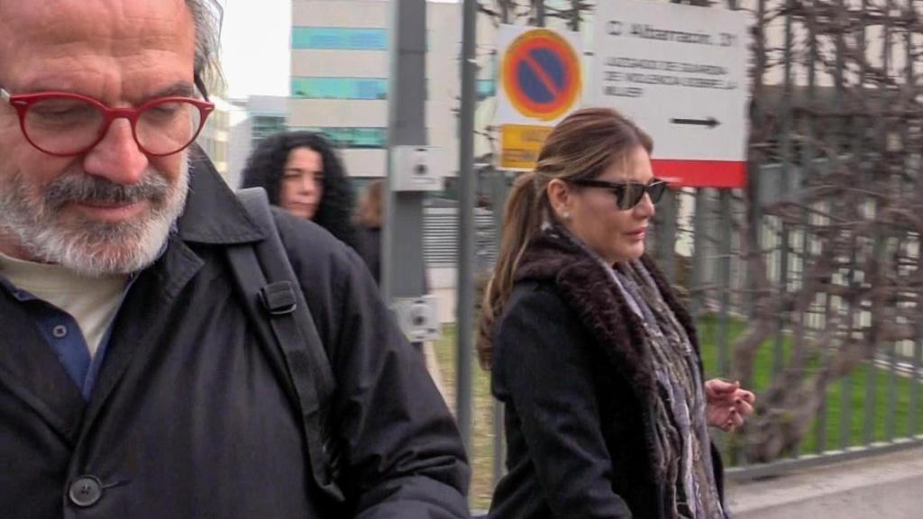 Pepe Navarro e Ivonne Reyes, a su salida de los juzgados de Madrid, en febrero de 2022.
