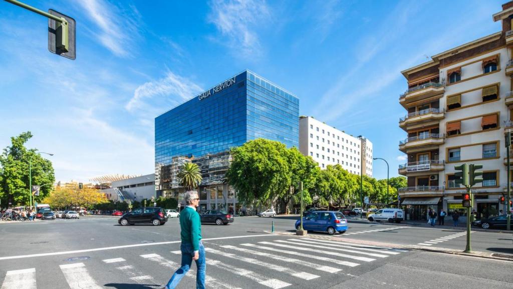 Un barrio residencial con grandes negocios.