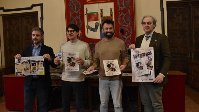 El concejal de Promoción Económica y primer teniente de alcalde, David Gago; el presidente de Azeco, Ruperto Prieto; el presidente de la Junta Pro-Semana Santa de Zamora, Israel López; y el miembro de la Junta Directiva de la Junta-Pro, Josué Crespo