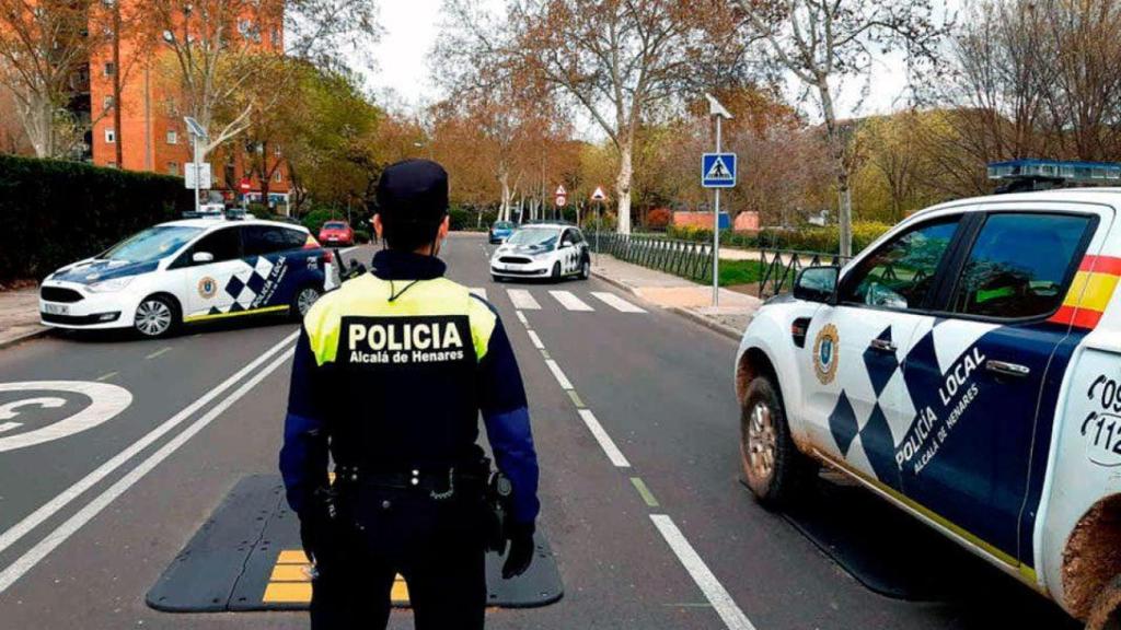 Un policía local de Alcalá de Henares.