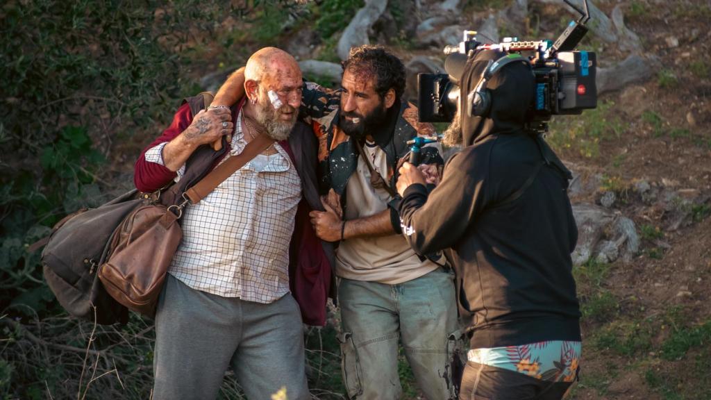 Karra Elejalde y Luis Zahera durante el rodaje del thriller 'Tierra de nadie'.