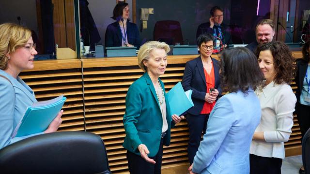 La presidenta de la Comisión, Ursula von der Leyen, durante la reunión de este miércoles en Bruselas