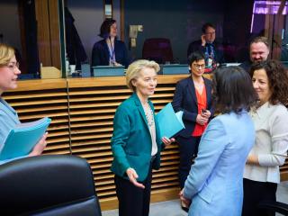 La presidenta de la Comisión, Ursula von der Leyen, durante la reunión de este miércoles en Bruselas