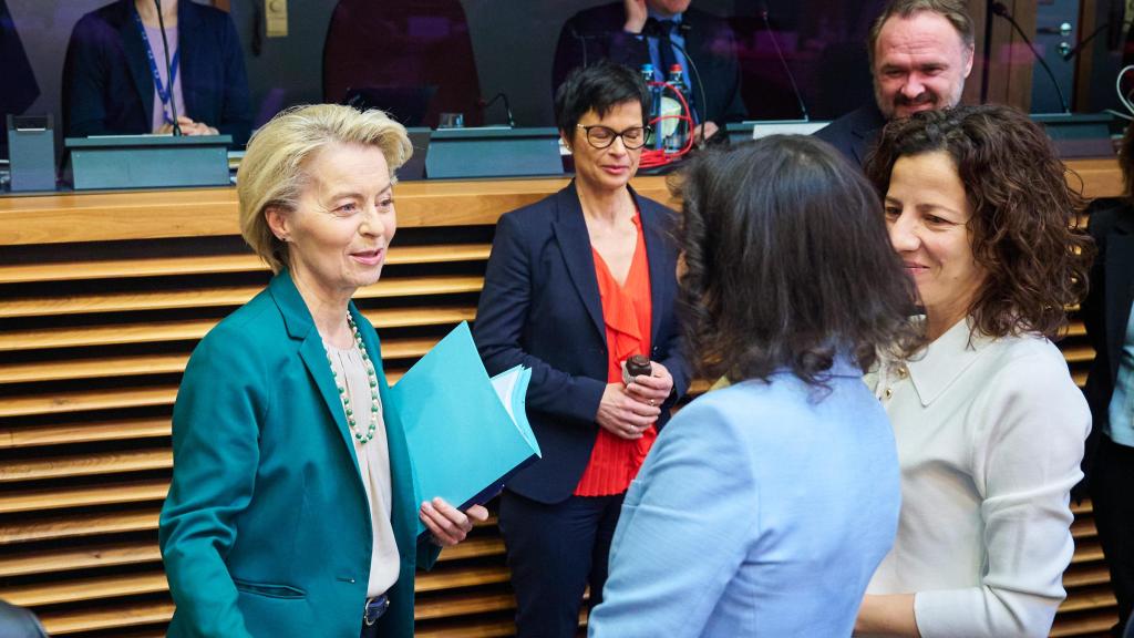La presidenta de la Comisión, Ursula von der Leyen, durante la reunión de este miércoles en Bruselas