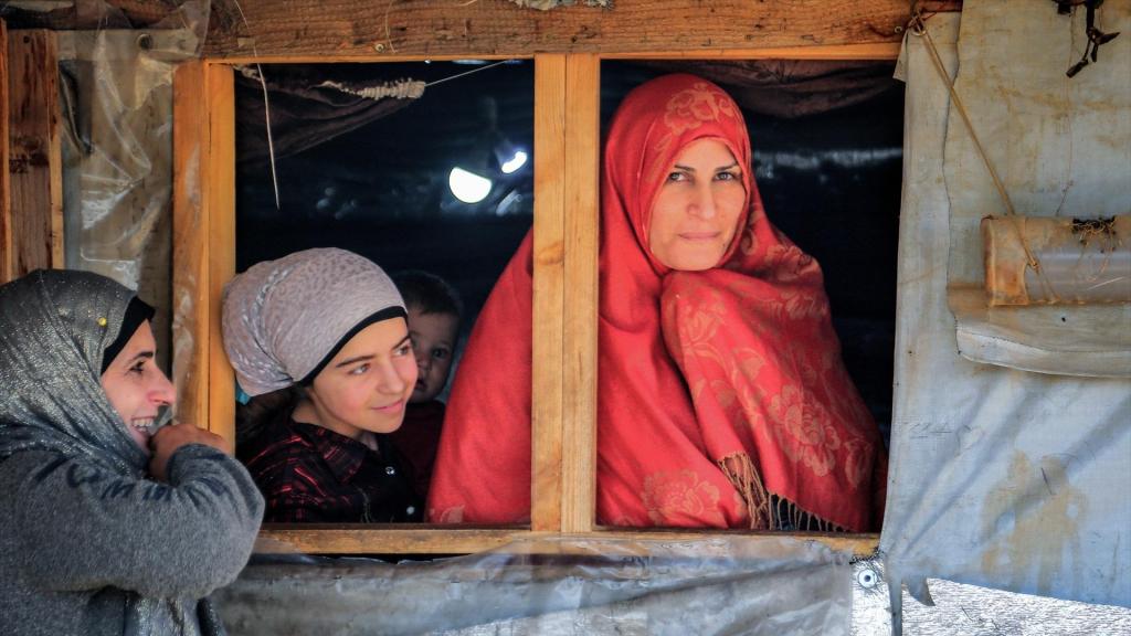 La mujeres juegan un papel fundamental como negociadoras en las comunidades rurales de Siria.