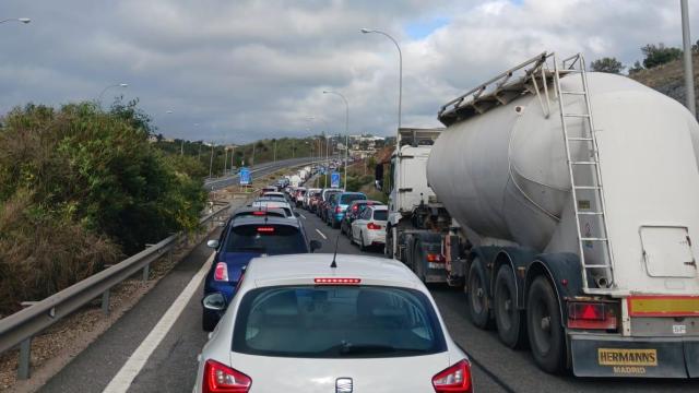 Imagen del atasco de este miércoles en la ronda Este de Málaga.