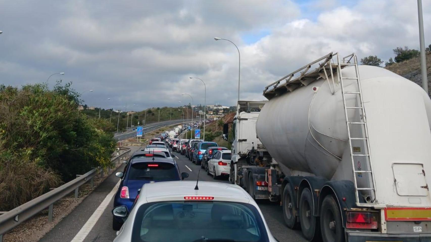 Imagen del atasco de este miércoles en la ronda Este de Málaga.