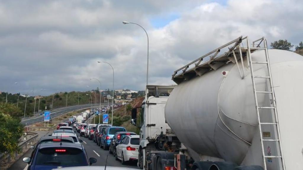 Imagen del atasco de este miércoles en la ronda Este de Málaga.